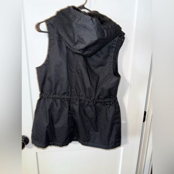Black Utility Vest with Hood - Picture 6 of 7